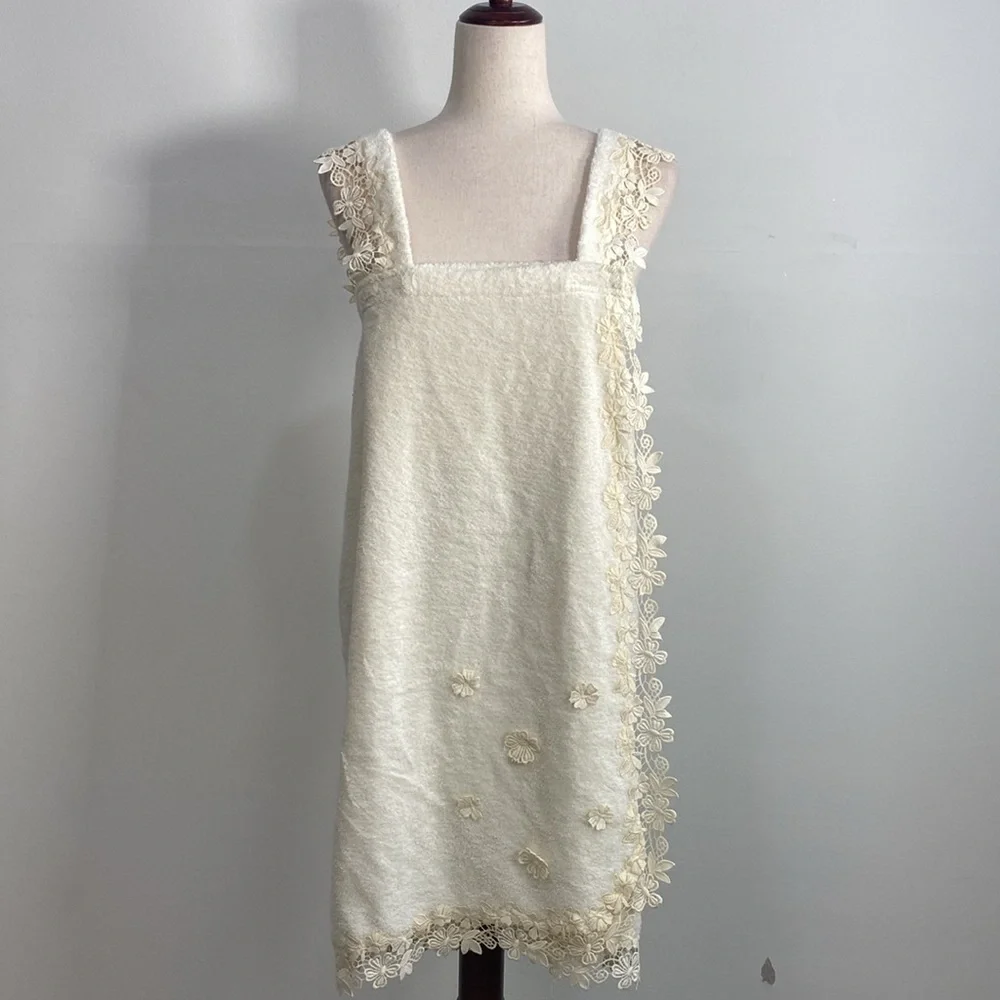 Vintage Cream Wrap Towel Floral Embroidered Flirty‎ feminine Women's S/M